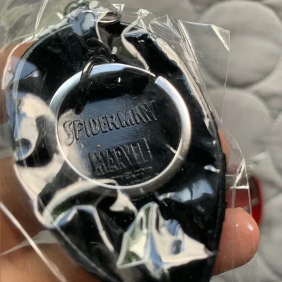 Venom Spider-Man Metal Keychain - Picture 2 of 2